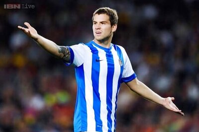 Inigo Martinez replaces Raul Albiol for Spain's World Cup qualifiers