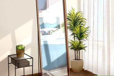 How to Frame and Pose for a Mirror Selfie