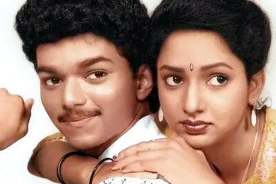 Actress Keerthana's Pic With Thalapathy Vijay From 1992 Film Naalaiya Theerpu Viral