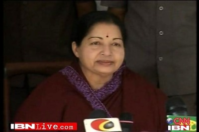 Jayalalithaa congratulates Modi for winning Gujarat poll