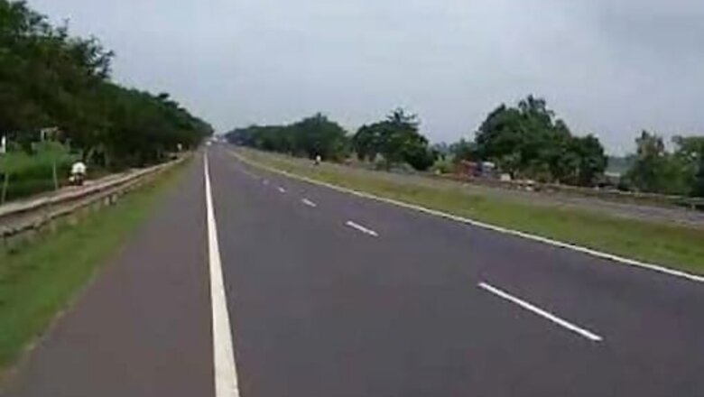West Bengal: Newborn And Mother Stuck At Burdwan Rail Gate For Hours