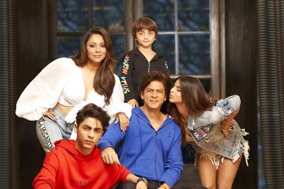 Suhana Khan Kisses Shah Rukh Khan, Gauri Khan Holds Aryan Khan and AbRam Close in UNSEEN Family Pic
