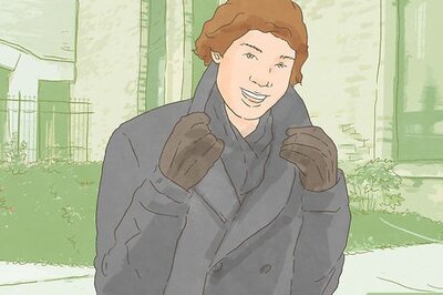 How to Nonverbally Flirt with a Girl