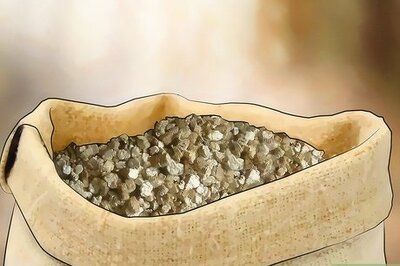 How to Use Vermiculite in a Container Garden