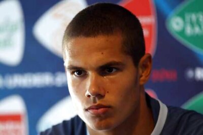 Manchester City complete Rodwell signing