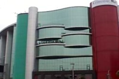 Bomb scare in Noida mall, fire in two eateries