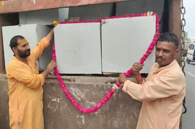 Seers Shower Flowers as First Consignment of Construction Stones for Ram Temple Reaches Ayodhya