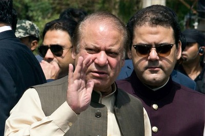 Nawaz Sharif Reaches Kot Lakhpat Jail after Massive Roadshow as 6-week Bail Expires