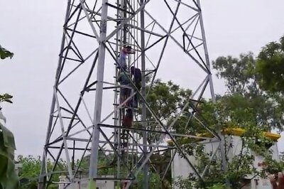 Bengal Man Climbs Mobile Tower After Girlfriend Dumps Him, Comes Down After 3-hour Drama