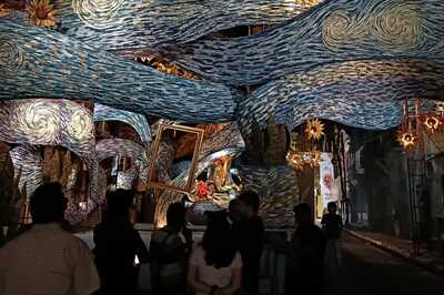 Vincent Van Gogh's 'Starry Night' Themed Durg Puja Pandal in West Bengal is a Visual Masterpiece