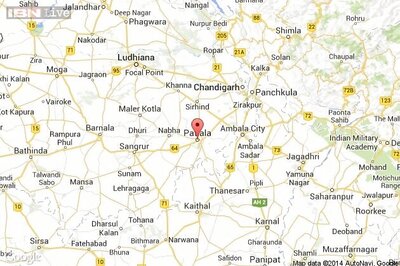 LS polls: Akali Dal workers break EVM at Patiala