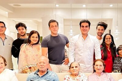 Eid 2023: Salman Khan Poses With Salim Khan, Aayush Sharma And Others for Perfect Family Photo