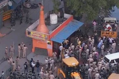 News18 Afternoon Digest: Temple, Dargah Razed in Demolition Drive in Northeast Delhi Amid Tight Security And Other Stories