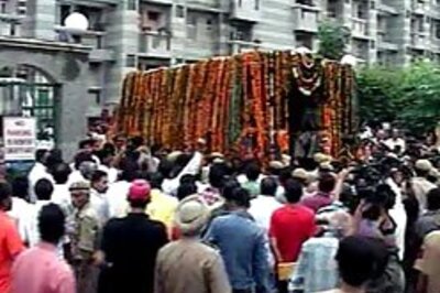 A grateful nation bids adieu to Delhi policeman