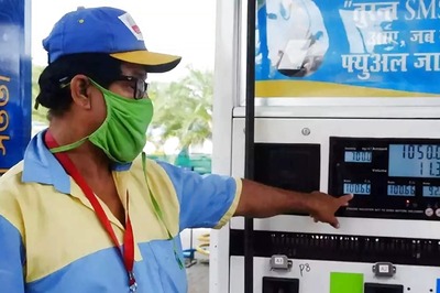 Petrol Pump Owners in Delhi Stage Protest Demanding Removal of VAT, Revision of Margins