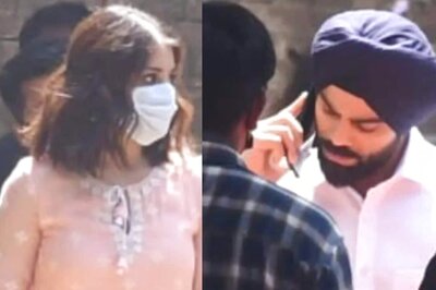 Anushka Sharma Stuns in Pink Suit While Virat Kohli Sports Blue Turban for Shoot; See Viral Pics