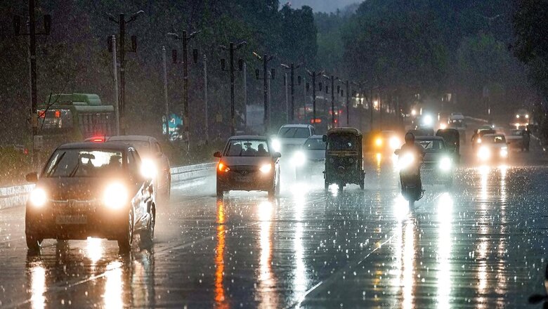 Delhi Records Minimum Temperature of 21.4 Deg C, Light Rain Likely at Few Places