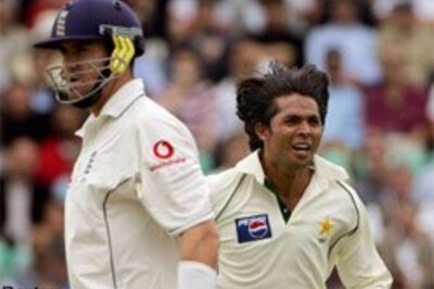 Asif turns in sublime show on Day I