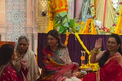 Jaya Bachchan, Shweta Share A Light Moment With Rani Mukerji At Durga Puja Pandal, Watch Viral Video