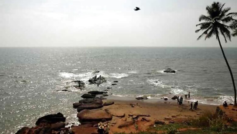 5 tourists fall off cliff while clicking selfie in Goa