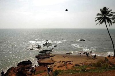 5 tourists fall off cliff while clicking selfie in Goa
