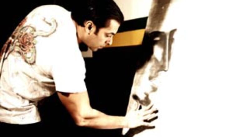 Salman to auction his own creations for Veer
