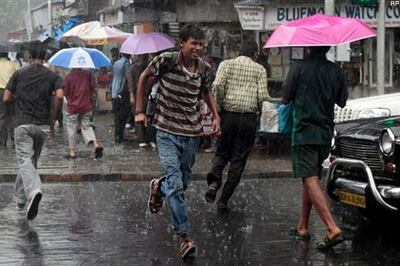 Heavy rains hit life in Maharashtra, Orissa