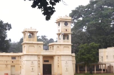 Visva-Bharati Students Hold Sit-in in Registrar's Office, Force Suspension of Classes