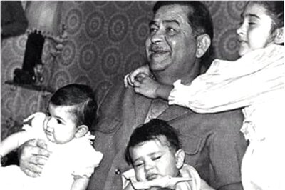 Kareena Kapoor Khan Shares Cousin Riddhima Sahni's Childhood Pic with Raj Kapoor