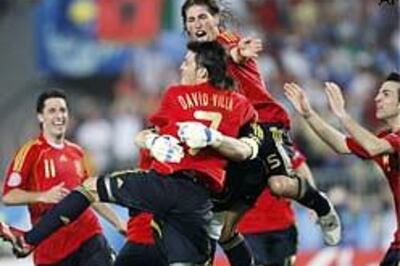 Spain shoot out world champions Italy from Euro