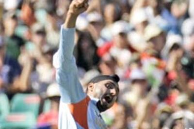 Aussie paper says Bhajji made 'monkey gesture'