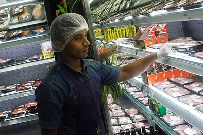 Right Wing Groups Now Target Multiple Brands Including IRCTC & Air India for Halal Certification