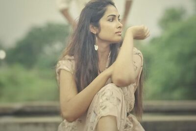 Bigg Boss Telugu Fame Divi Vadhtya Uploads Pic With A Mystery Man, Sparks Rumours Online