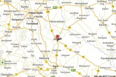 Four killed as car overturns on Yamuna Expressway