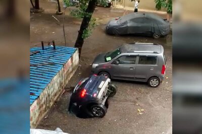 Shocking Video Shows Hyundai Venue SUV Drowning Inside a Well As Road Collapses in Mumbai