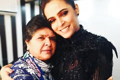 Bigg Boss 13: Madhurima Tuli's Mother Chalks Out the Strategy to Win the Show