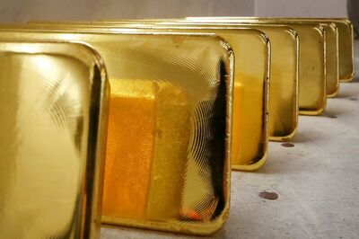 Gold Hits One-week Peak as Softer Dollar, Worsening Pandemic Lift Appeal