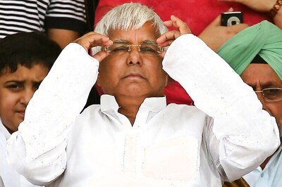 Lalu makes an emphatic comeback, to be kingmaker in Bihar