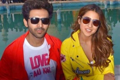 Sara Ali Khan Cries After Chat With Kartik Aaryan in UNSEEN Video, Reddit Thinks It's Massive Fight