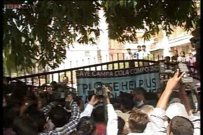 Live: Police try to break locks at Campa Cola society, detain protesters