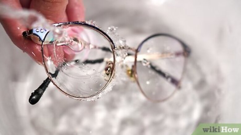 2 Ways to Clean Cloudy Eyeglasses Like a Pro