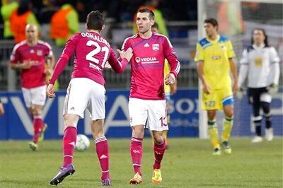 Lyon edge past APOEL in CL first leg