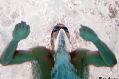 Phelps rewrites 200m-butterfly record