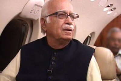 Advani adamant, won't continue as Leader of Oppn