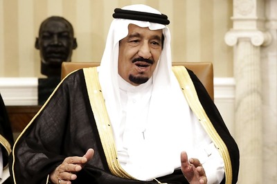 Saudi King Reduces Salaries, Perks for Senior Officials