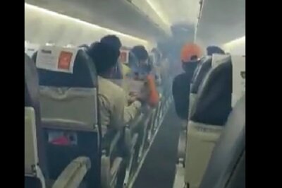 WATCH | Scared Delhi-Jabalpur SpiceJet Passengers Fan Themselves Using Booklets Amid Smoke in Cabin at 5,000 Feet