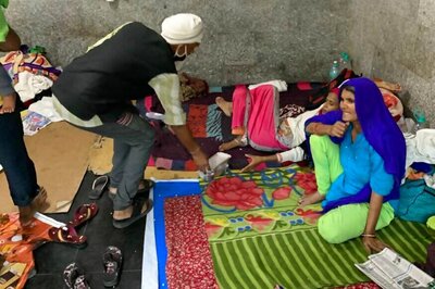 No Treatment, No Way to Go Home: Hundreds of Patients Stranded Outside Safdarjung, AIIMS  Amid Lockdown