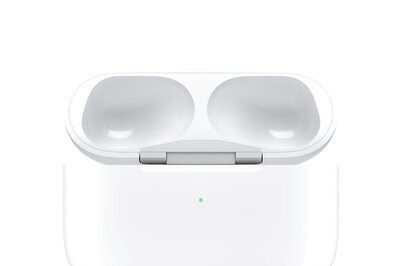 Apple Wants To Take On Meta With Its Own Smart Glasses, Bring Camera Into AirPods