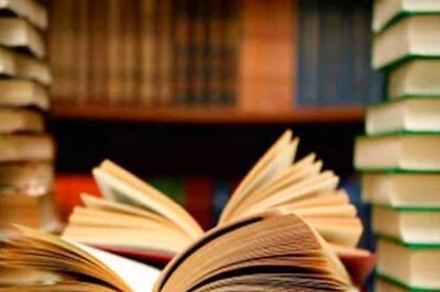 DU Replaces Paper On Gandhi With One On Savarkar In BA Political Science Syllabus, Teachers Oppose