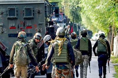 News18 Afternoon Digest: 2 Terrorists Killed in J&K Encounter; Nipah Virus Alert and Other Top Stories